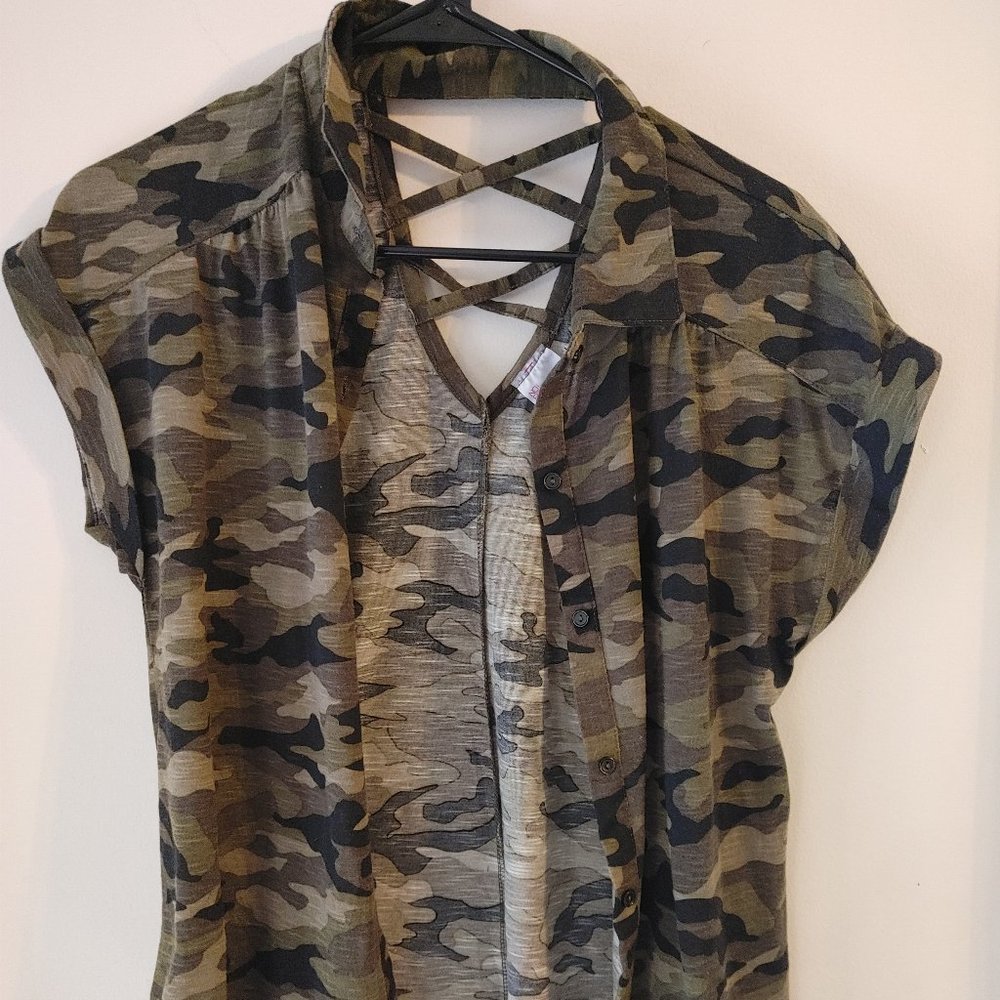 Short sleeved Camo button up